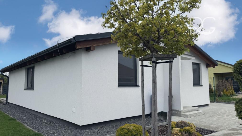 Moderný zariadený 4izb bungalov na 7árovom pozemku 20 min.od BA
