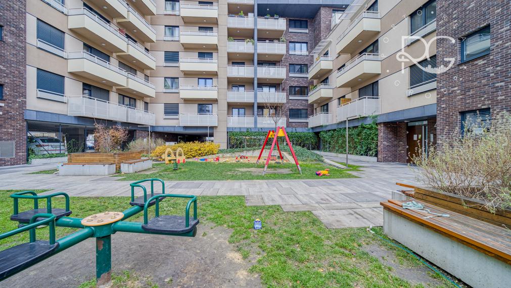 =PRENAJATÉ=Moderný klimatizovaný kompletne zariadený 2 izb byt s balkónom, pivnicou a parkovaním