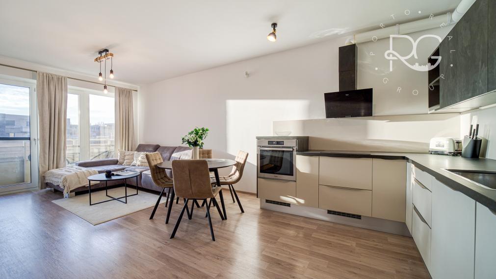 =PRENAJATÉ=Moderný klimatizovaný kompletne zariadený 2 izb byt s balkónom, pivnicou a parkovaním
