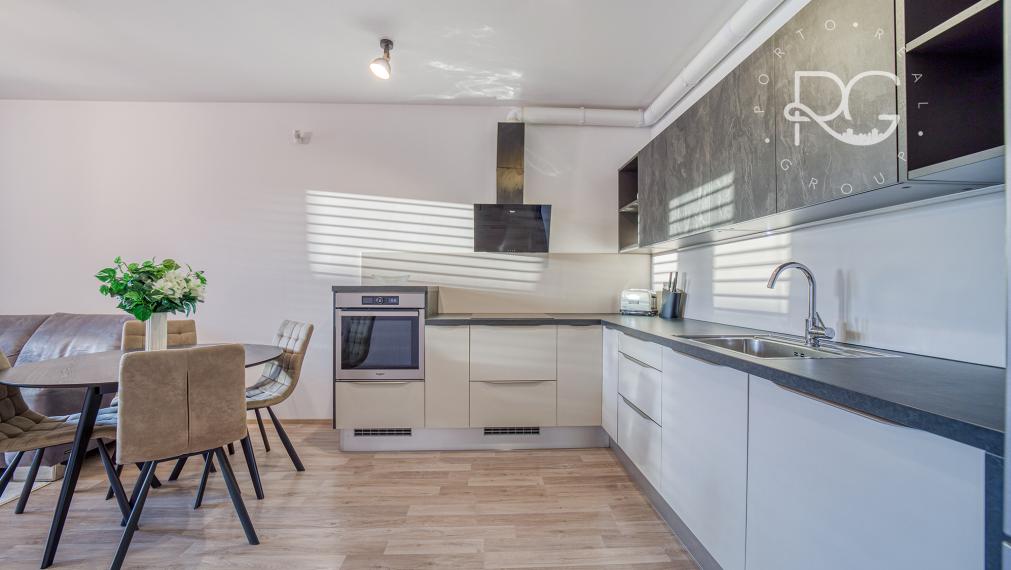 =PRENAJATÉ=Moderný klimatizovaný kompletne zariadený 2 izb byt s balkónom, pivnicou a parkovaním
