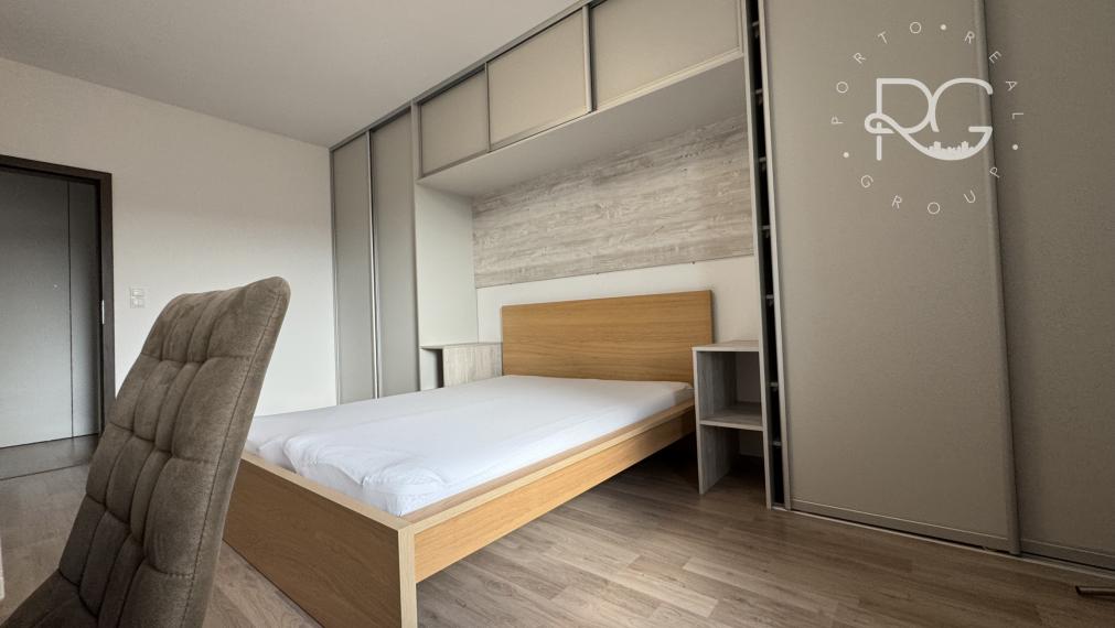 =PRENAJATÉ=Moderný klimatizovaný kompletne zariadený 2 izb byt s balkónom, pivnicou a parkovaním
