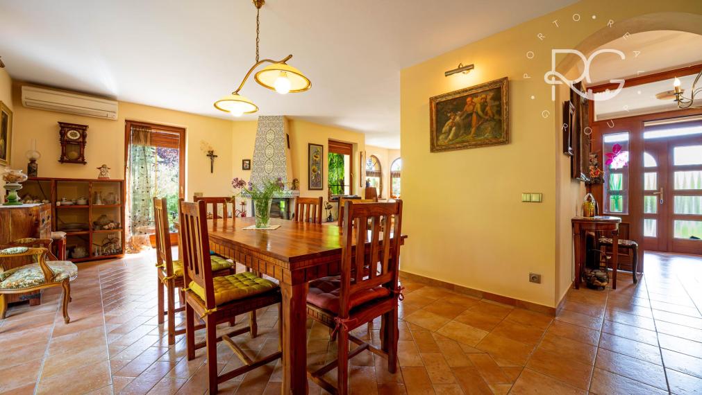 Pôsobivý RD v toskánskom štýle s bazénom a nádhernou záhradou