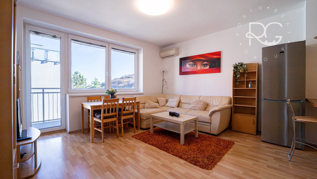 = REZERVOVANÉ = Príjemný 2 izbový byt s parkovaním a balkónom, Bratislava - Kramáre