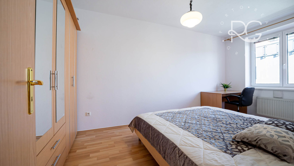 = REZERVOVANÉ = Príjemný 2 izbový byt s parkovaním a balkónom, Bratislava - Kramáre