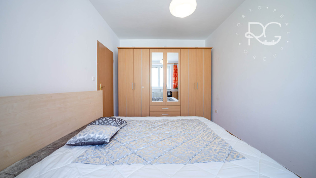 = REZERVOVANÉ = Príjemný 2 izbový byt s parkovaním a balkónom, Bratislava - Kramáre