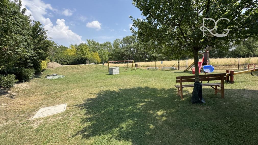 Moderný 2izb zariadený byt s balkónom a parkovaním