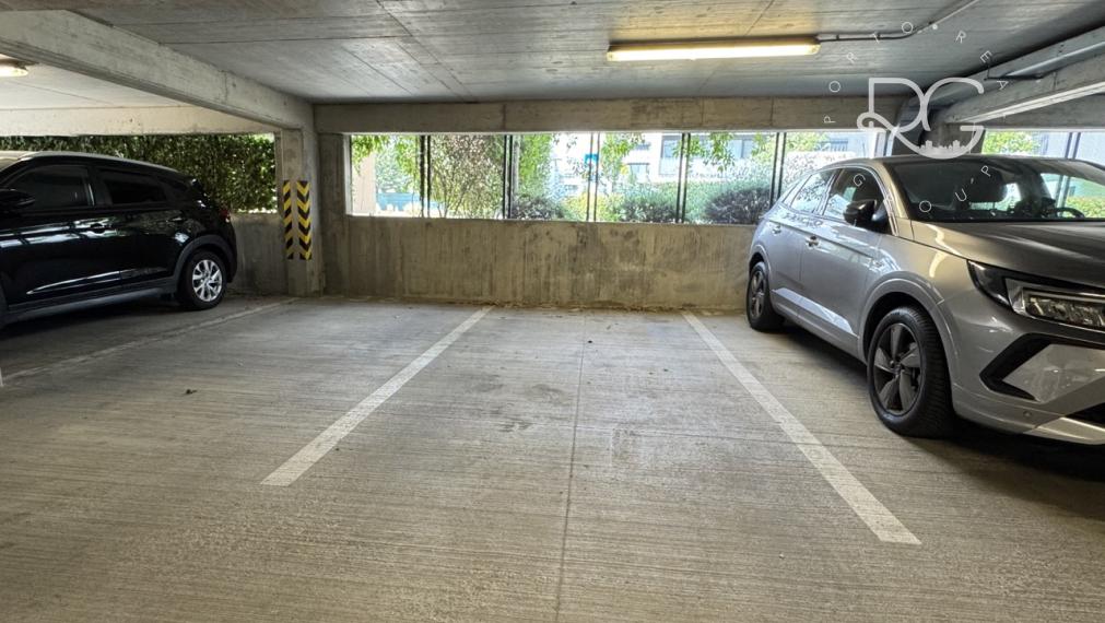 Moderný 2izb zariadený byt s balkónom a parkovaním