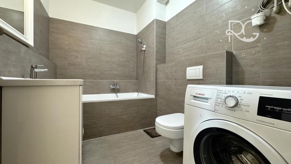 Moderný 2izb zariadený byt s balkónom a parkovaním