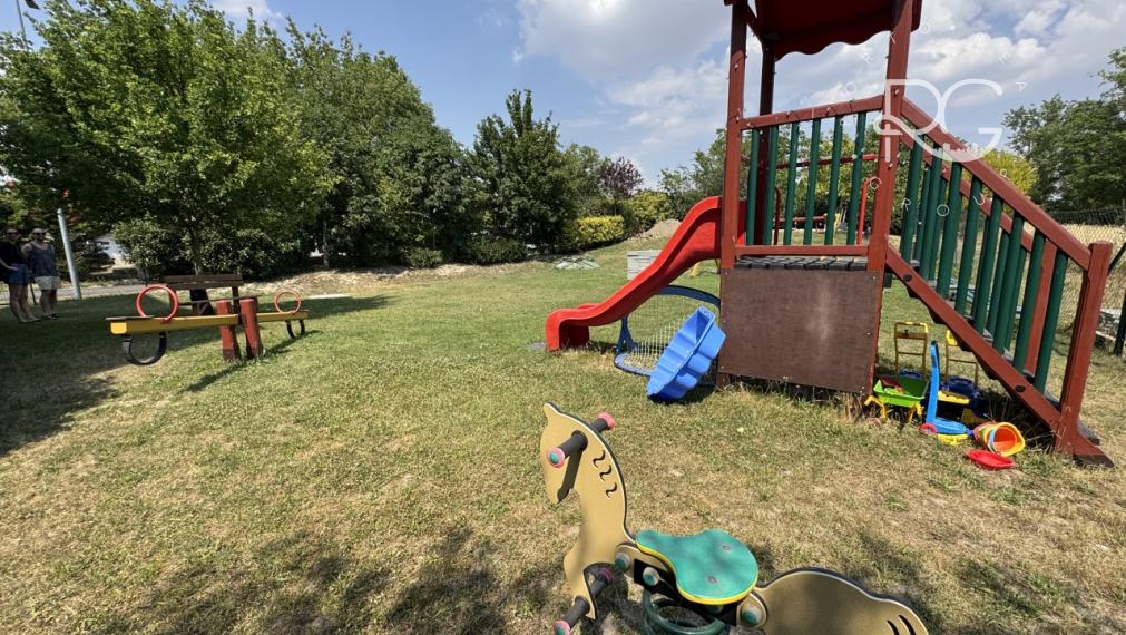 Moderný 2izb zariadený byt s balkónom a parkovaním