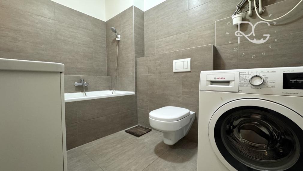 Moderný 2izb zariadený byt s balkónom a parkovaním