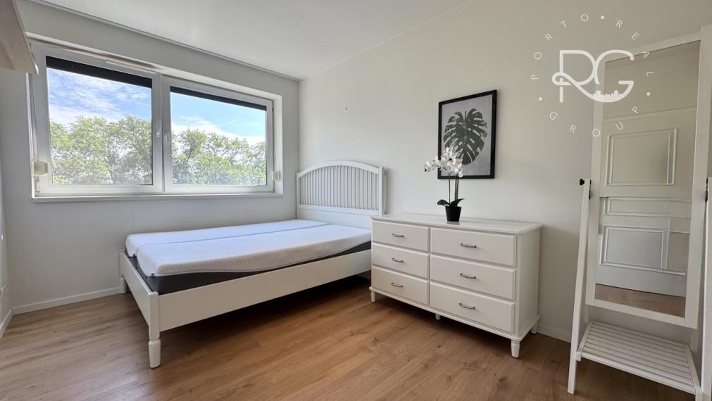 Moderný 2izb zariadený byt s balkónom a parkovaním