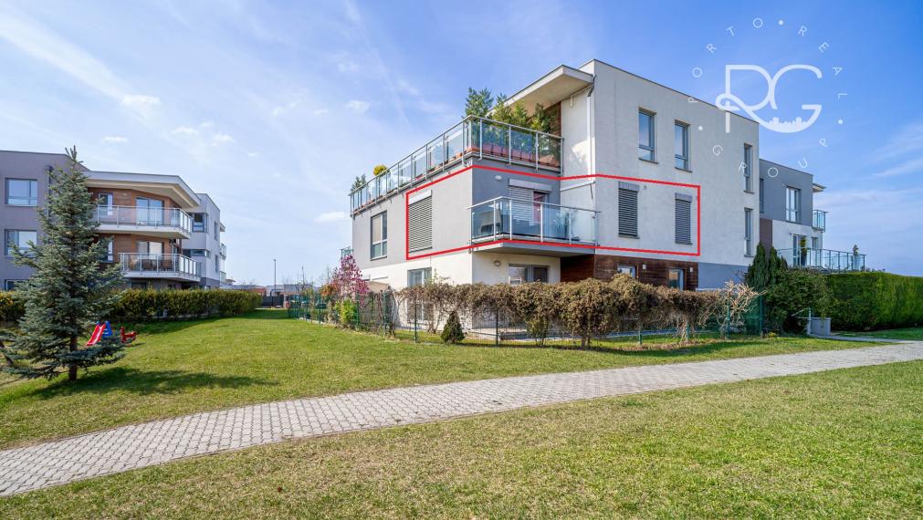 Klimatizovaný zariadený 3 izb byt s loggiou, pivnicou a parkovaním 20 min.od BA v krásnej lokalite