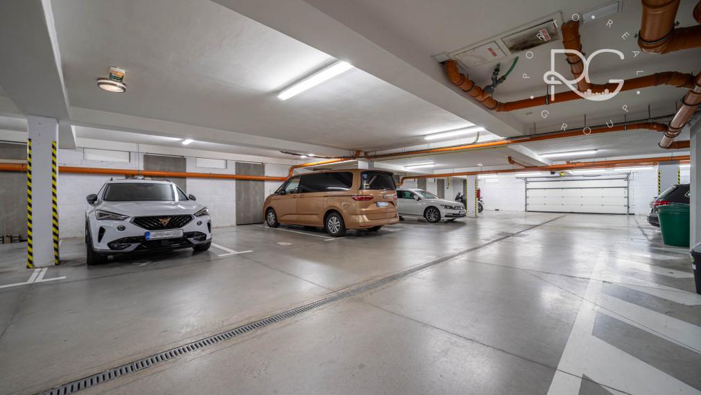 Klimatizovaný zariadený 3 izb byt s loggiou, pivnicou a parkovaním 20 min.od BA v krásnej lokalite