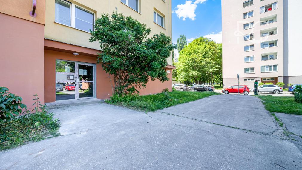PREDAJ/ kompletne zrekonštruovaný 2 – izb. byt/ Bratislava - Petržalka