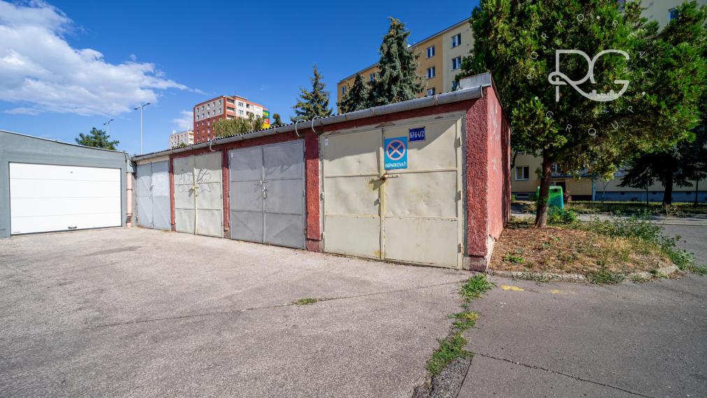 Garáž na prenájom na ulici Martinčeková - Ružinov