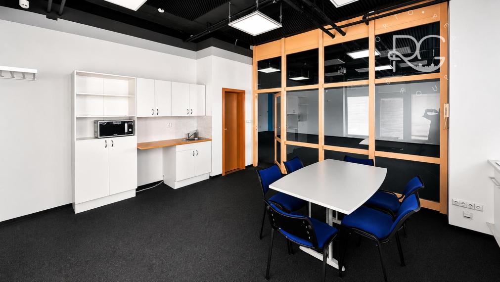 MODERNÝ NEBYTOVÝ PRIESTOR 93 m² + 3 PARKOVACIE MIESTA | ANTOLSKÁ, PETRŽALKA