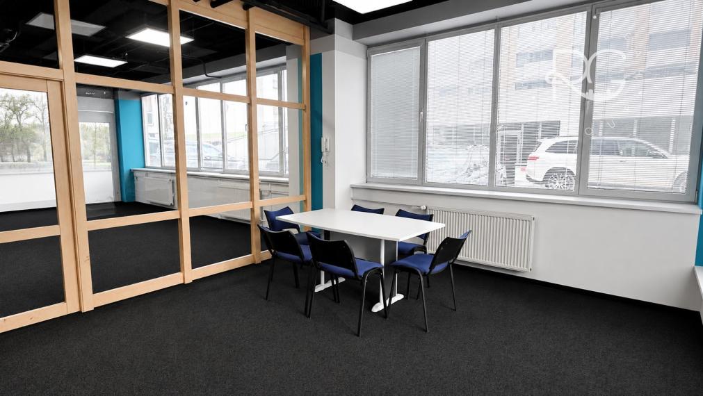 MODERNÝ NEBYTOVÝ PRIESTOR 93 m² + 3 PARKOVACIE MIESTA | ANTOLSKÁ, PETRŽALKA