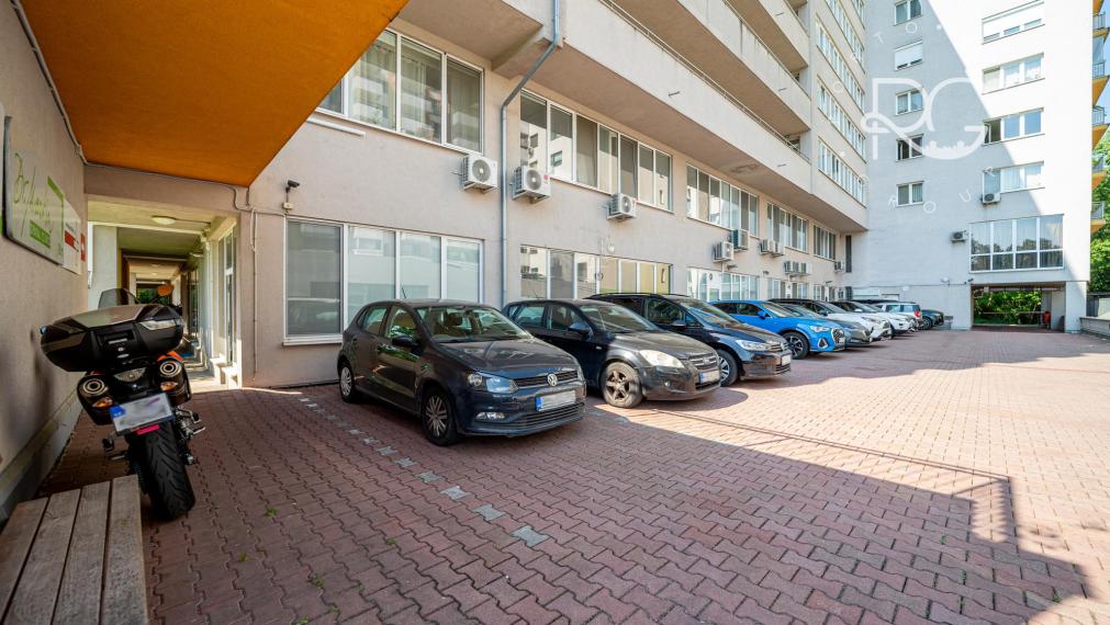 MODERNÝ NEBYTOVÝ PRIESTOR 93 m² + 3 PARKOVACIE MIESTA | ANTOLSKÁ, PETRŽALKA