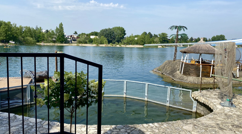 =PREDANÉ= Krásny 2izb apartmán vo veľmi lukratívnej lokalite na brehu jazera Nové Košariská - možnosť odpočtu DPH