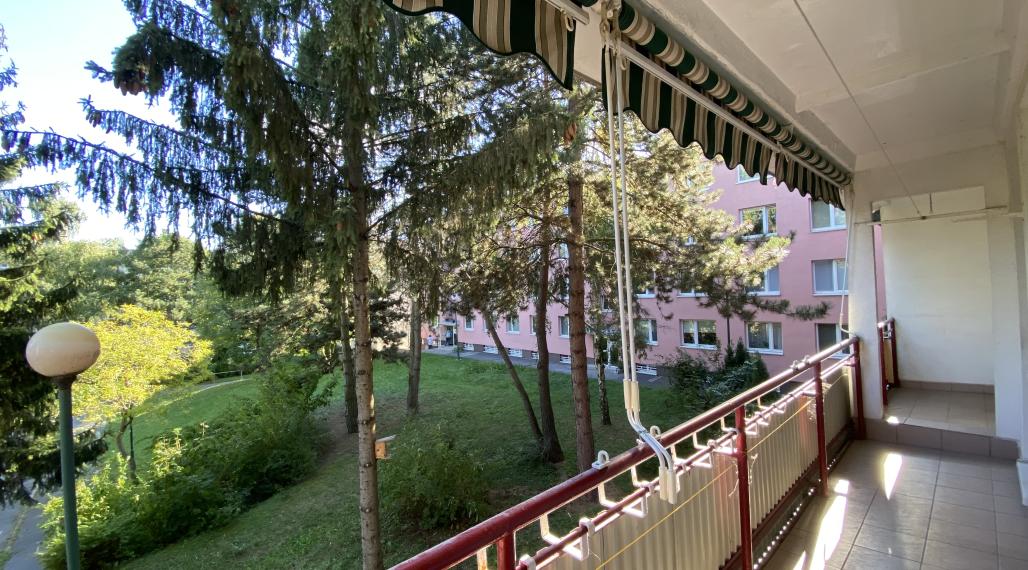 =PREDANÉ=4izb byt s priestrannou loggiou v krásnom prostredí plnom zelene vhodný na rekonštrukciu na Púpavovej ulici