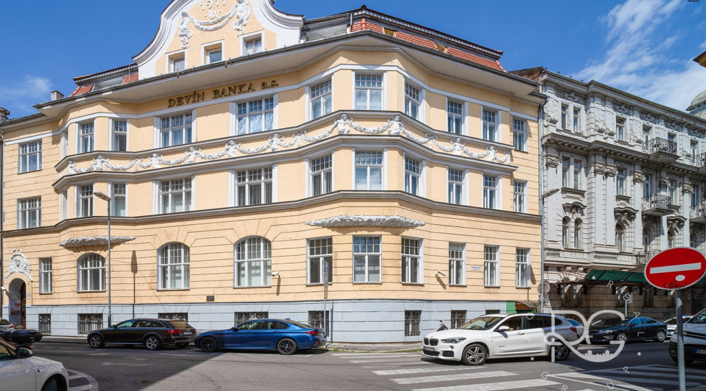 Krásna historická budova v Starom Meste na predaj