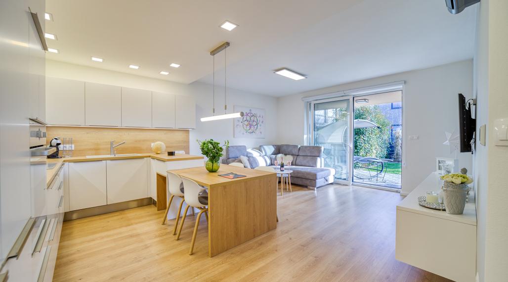 =PREDANÉ= Krásny zariadený 3izb byt s 3árovou záhradou a 2 park.miestami v novostavbe 15 min.od BA