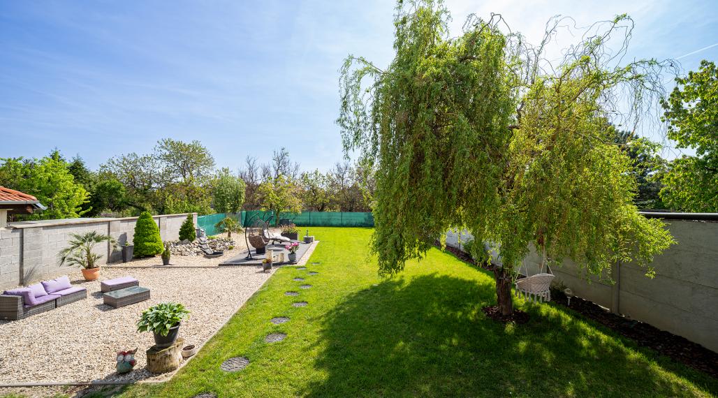 =PREDANÉ=Pekný 5izb RD s priestrannou slnečnou záhradou v super lokalite na začiatku Rovinky