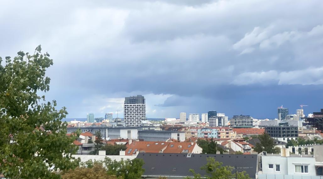 =PRENAJATÉ=Priestranný 2 izbový byt s krásnym výhľadom a veľkou pivnicou v Starom Meste