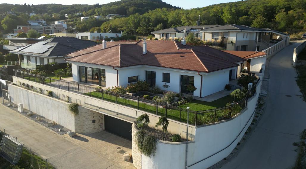 =PREDANÉ= Exkluzívny RODINNÝ DOM s panoramatickým výhľadom na Bratislavu v Rači