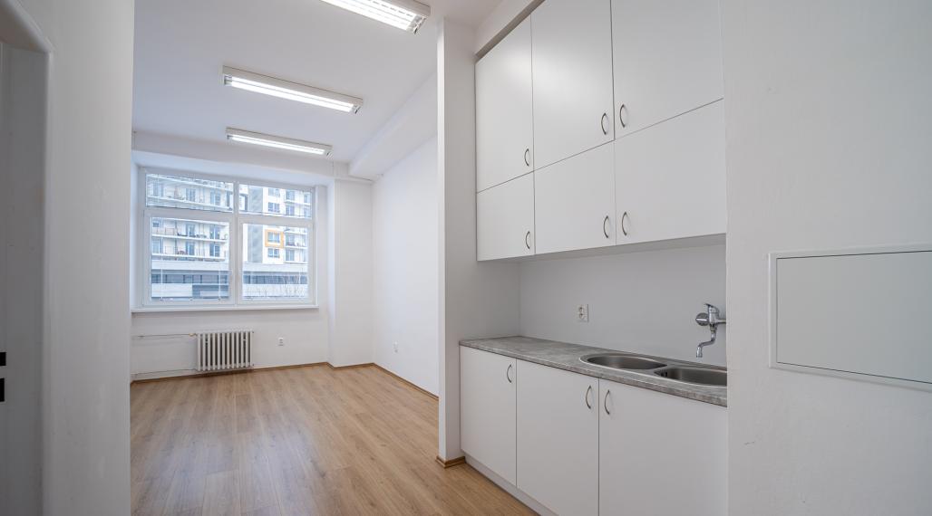 = PRENAJATÉ = Na prenájom dvoj kancelária 40,6m2 Wolkrova, Bratislava V – Petržalka