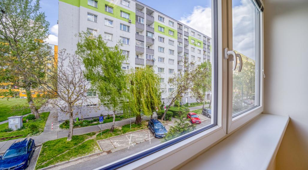 = PRENAJATÉ =Na prenájom kancelária 17 m2 Wolkrova, Bratislava V – Petržalka