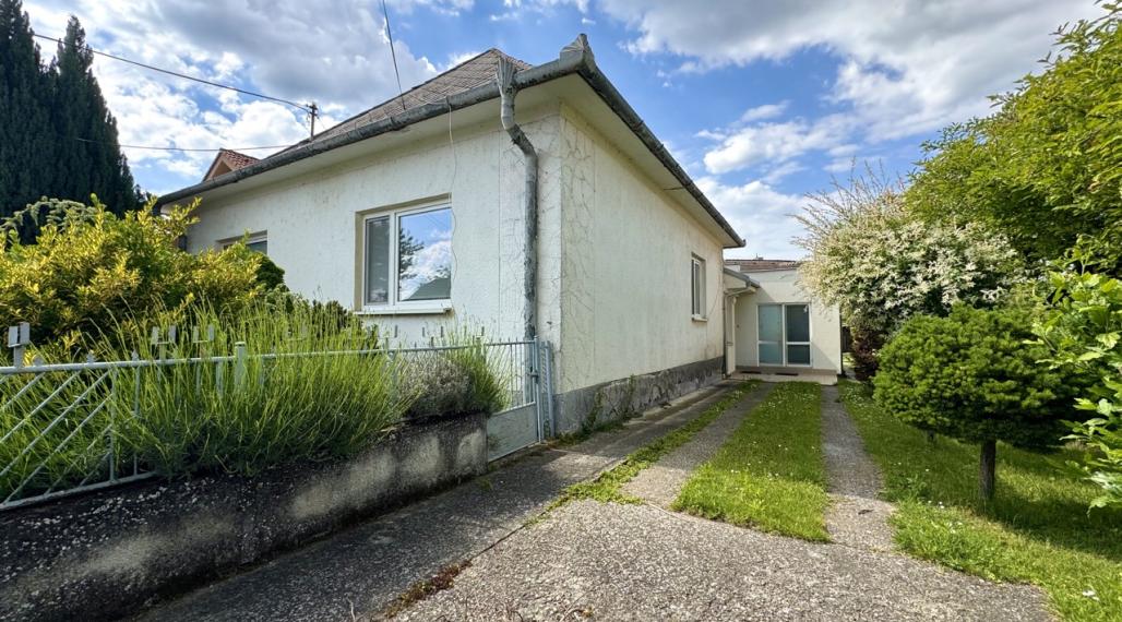 =PREDANÉ=Krásny 8,5 árový pozemok so starým RD v super lokalite