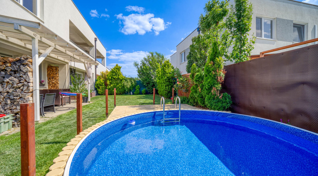 =PREDANÉ=Krásny 3izb byt s 2árovou záhradou a bazénom v RD v Rovinke