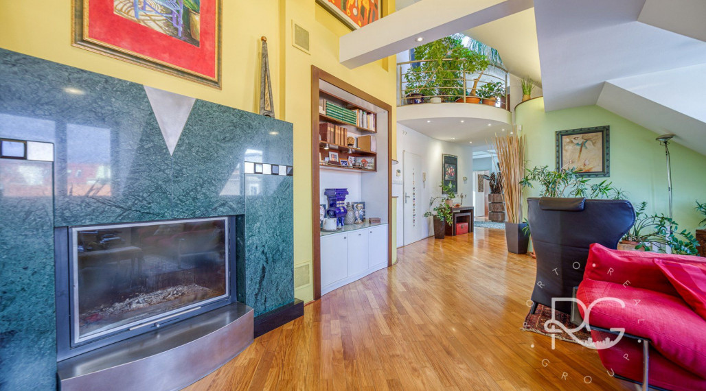 Pôsobivý staromestský byt s veľkou terasou s krásnym výhľadom