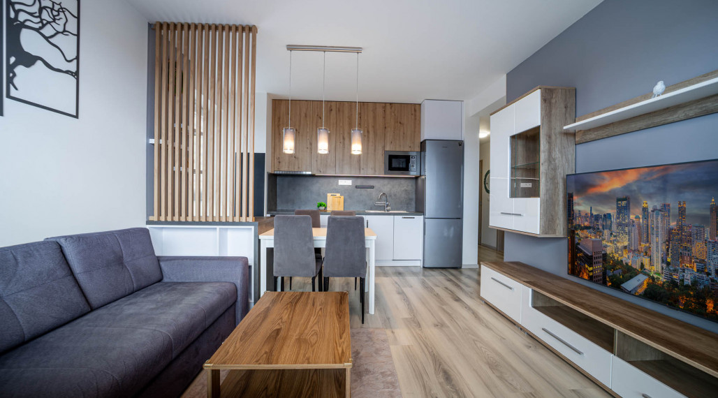 =REZERVOVANÉ=Štýlový kompletne zariadený 2izb byt s balkónom a parkovaním