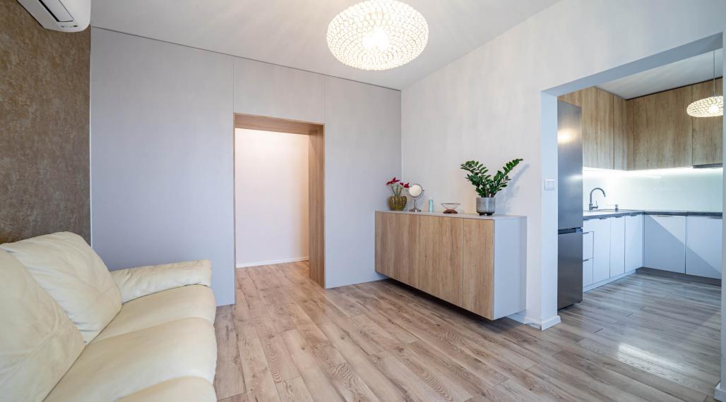 Pekný kompletne zrekonštruovaný a zariadený 2 izb byt 20 min.od BA