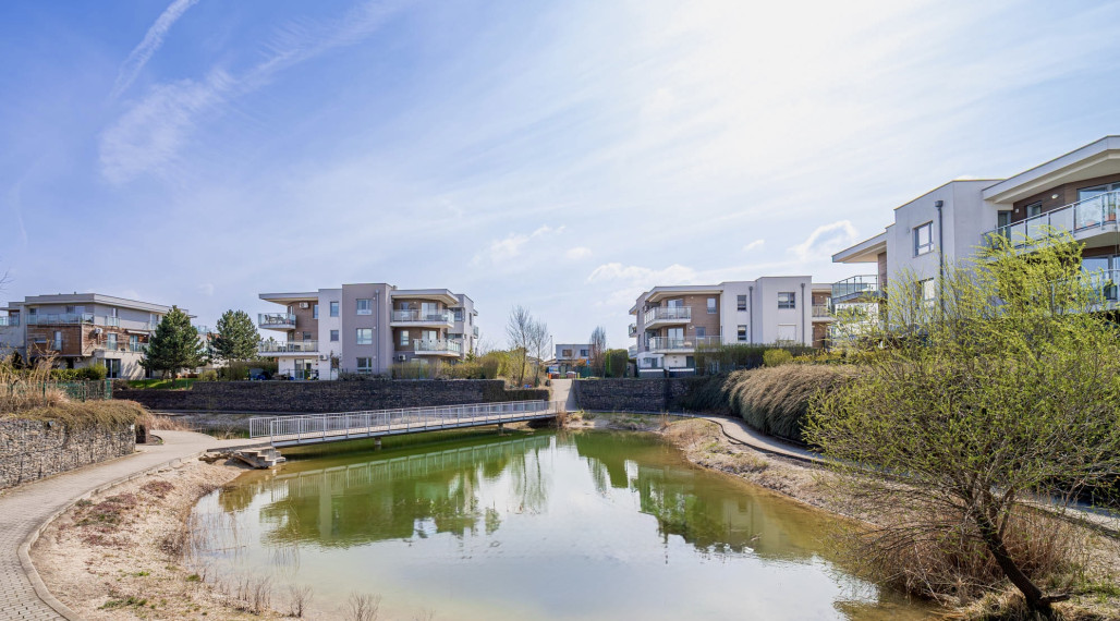 Moderný zariadený 3 izb byt s loggiou, pivnicou a parkovaním 20 min.od BA v krásnej lokalite