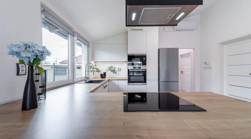 Moderný zariadený 4izb bungalov na 7árovom pozemku 20 min.od BA