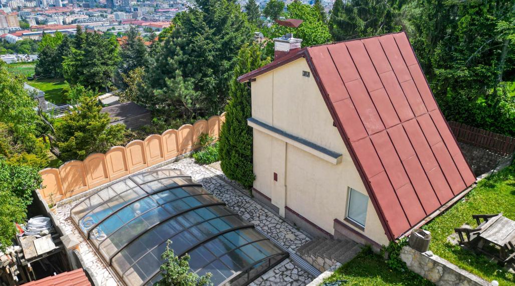 EXKLUZÍVNE NA PREDAJ – záhradná chata s výhľadom na BRATISLAVU - KOLIBA