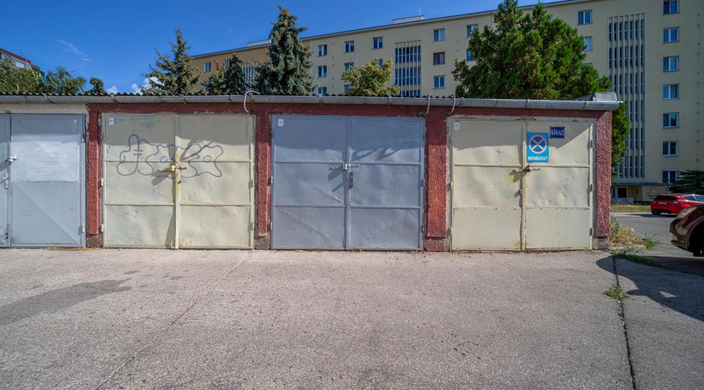Garáž na prenájom na ulici Martinčeková - Ružinov