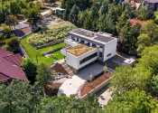 Prémiová nízkoenergetická vila s bazénom, výťahom a trojgarážou v prestížnej lokalite - fotografia 1