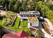 Prémiová nízkoenergetická vila s bazénom, výťahom a trojgarážou v prestížnej lokalite - fotografia 8