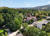 Prémiová nízkoenergetická vila s bazénom, výťahom a trojgarážou v prestížnej lokalite - fotografia 33