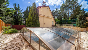 EXKLUZÍVNE NA PREDAJ – záhrada s chatkou a výhľadom na BRATISLAVU - KOLIBA - fotografia 10
