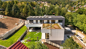 Prémiová nízkoenergetická vila s bazénom, výťahom a trojgarážou v prestížnej lokalite - fotografia 31