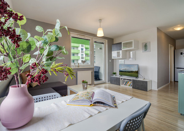 = PREDANÉ= Slnečný 3 izbový byt s garážovým parkovaním v Bratislave - Rača