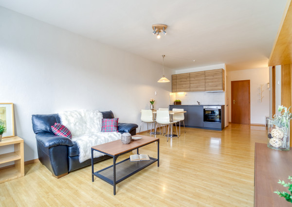 =PRENAJATÉ=VIDEO, 2 izbový byt v blízkosti Starého Mesta na Zadunajskej ceste – Bratislava V