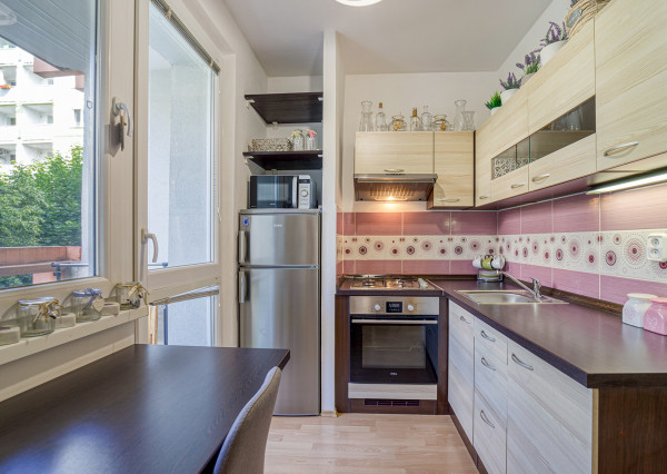 = PRENAJATÉ= Zariadený 2 izbový byt s loggiou na ulici Jána Smreka - Bratislava IV