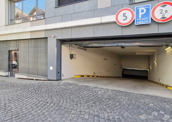 = PREDANÉ = Garážové státie Bratislava I - Staré mesto, ul. Jozefská, VIDEOOBHLIADKA