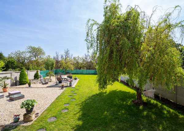 =PREDANÉ=Pekný 5izb RD s priestrannou slnečnou záhradou v super lokalite na začiatku Rovinky